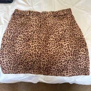 BB DAKOTA women’s here kitty leopard print faux suede mini skirt